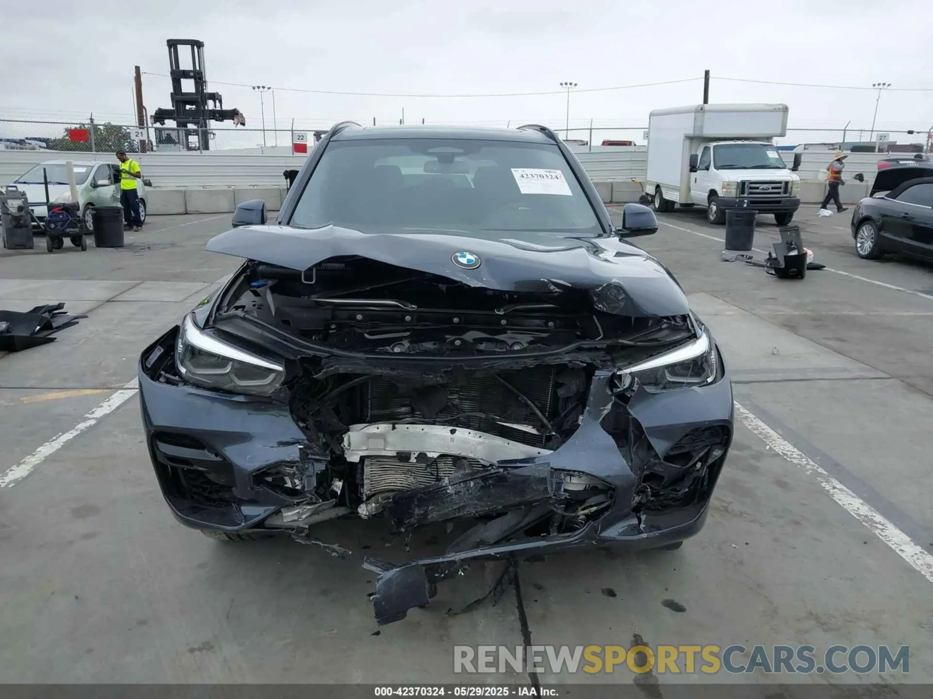 13 Photograph of a damaged car 5UXCR4C09N9K30689 BMW X5 2022