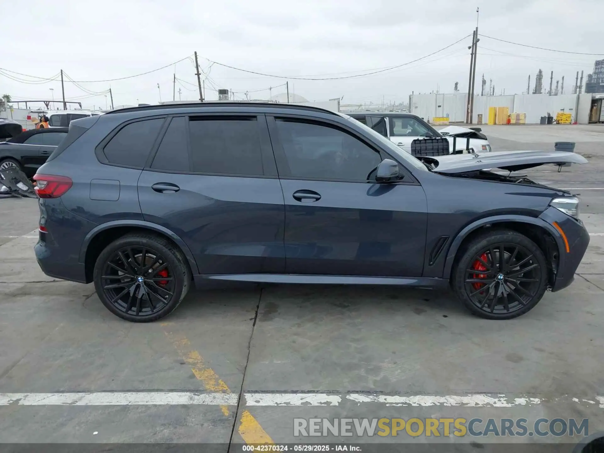 14 Photograph of a damaged car 5UXCR4C09N9K30689 BMW X5 2022
