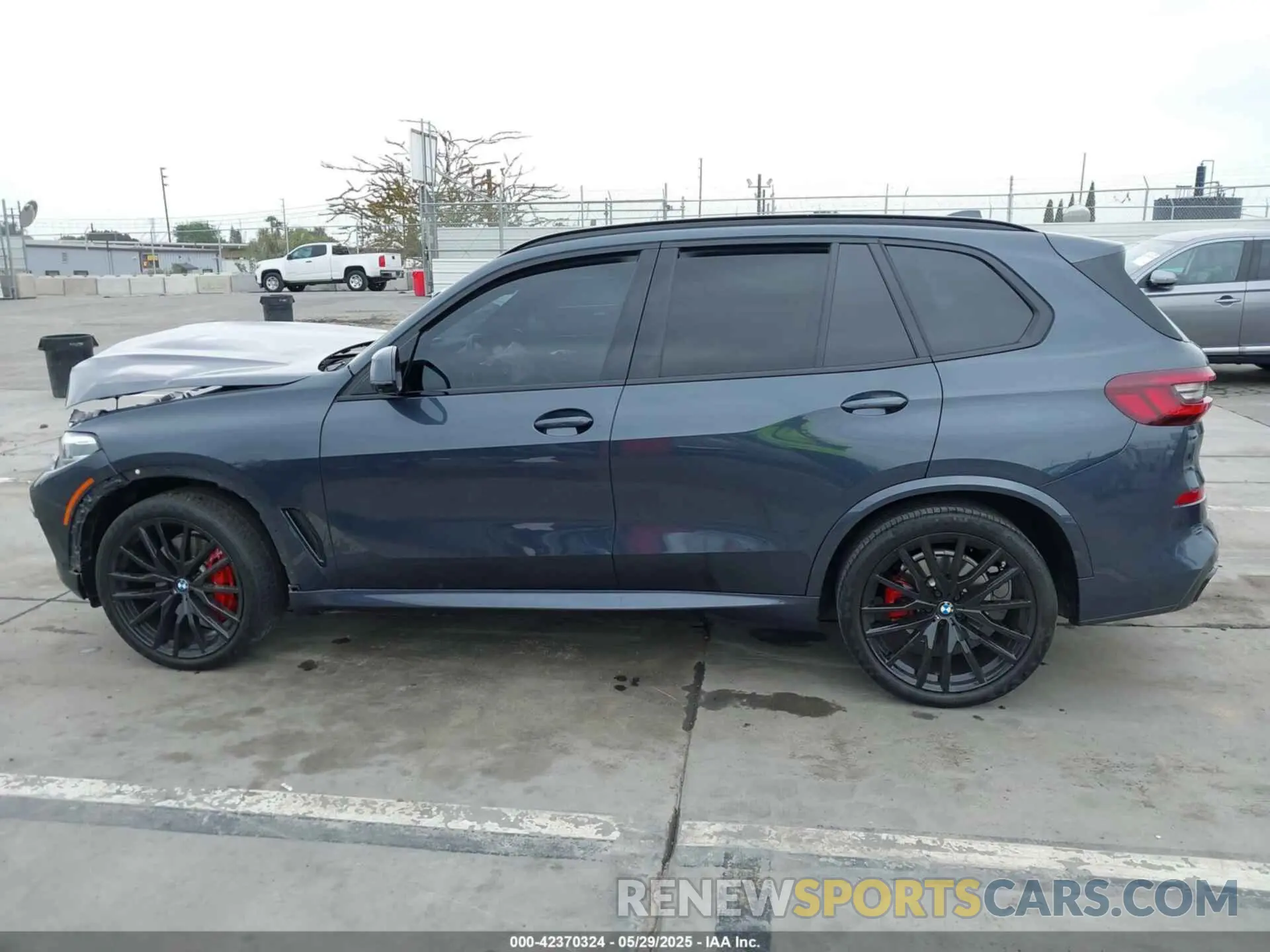 15 Photograph of a damaged car 5UXCR4C09N9K30689 BMW X5 2022