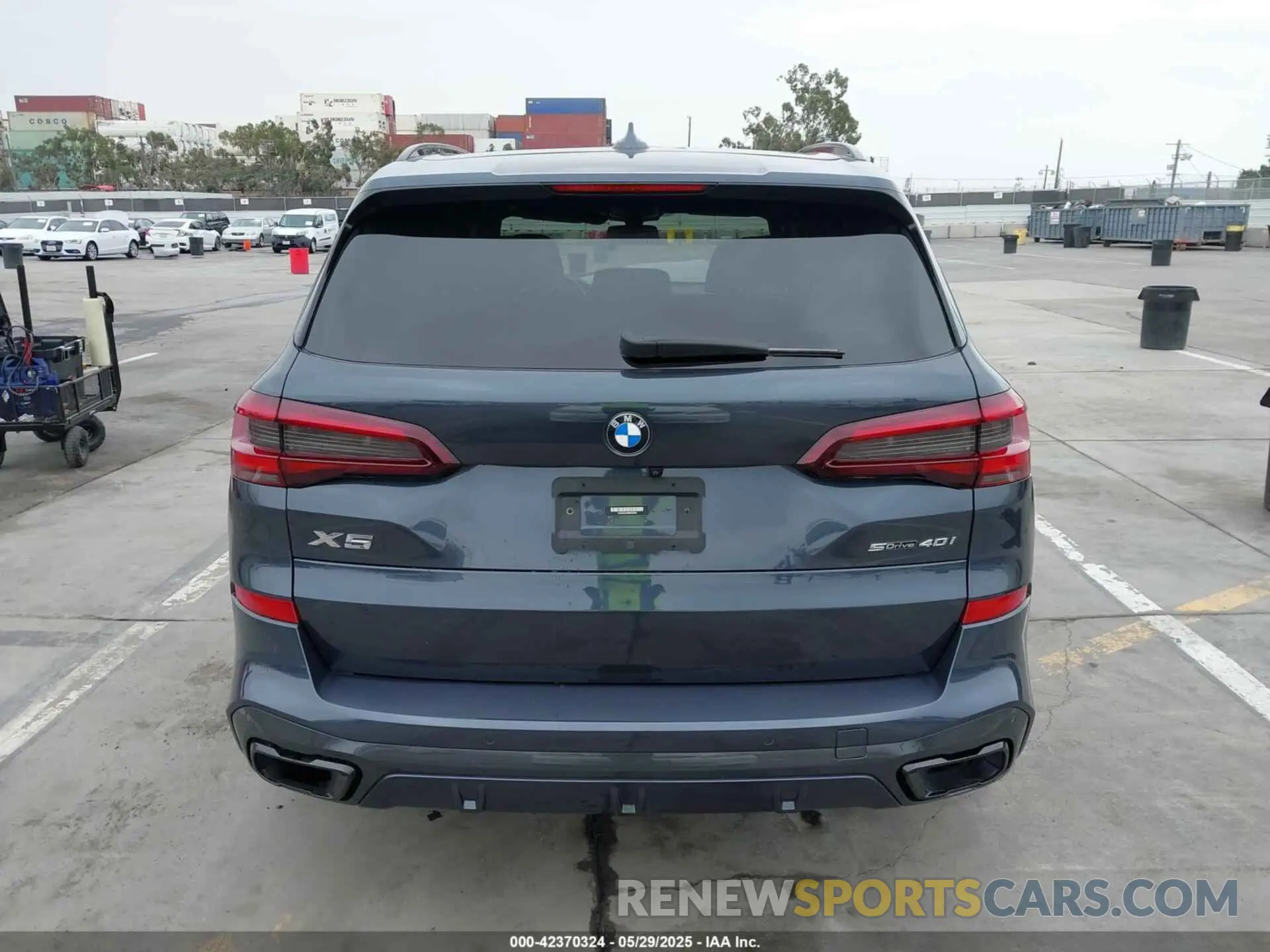 17 Photograph of a damaged car 5UXCR4C09N9K30689 BMW X5 2022