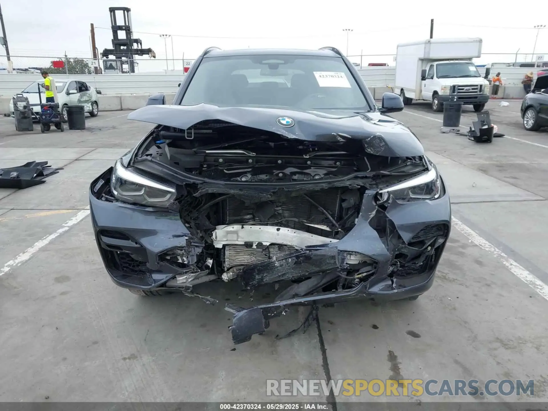 6 Photograph of a damaged car 5UXCR4C09N9K30689 BMW X5 2022