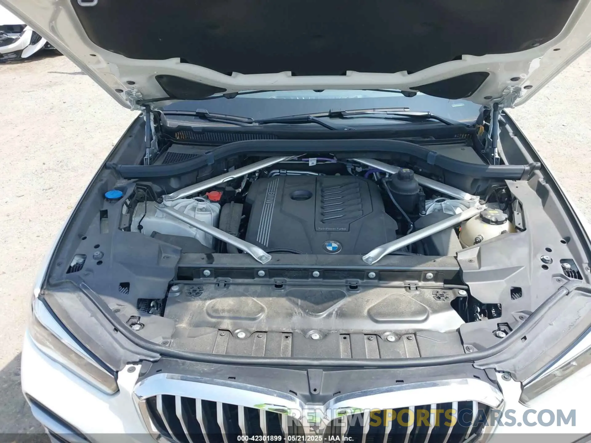10 Photograph of a damaged car 5UXCR4C09N9N36386 BMW X5 2022