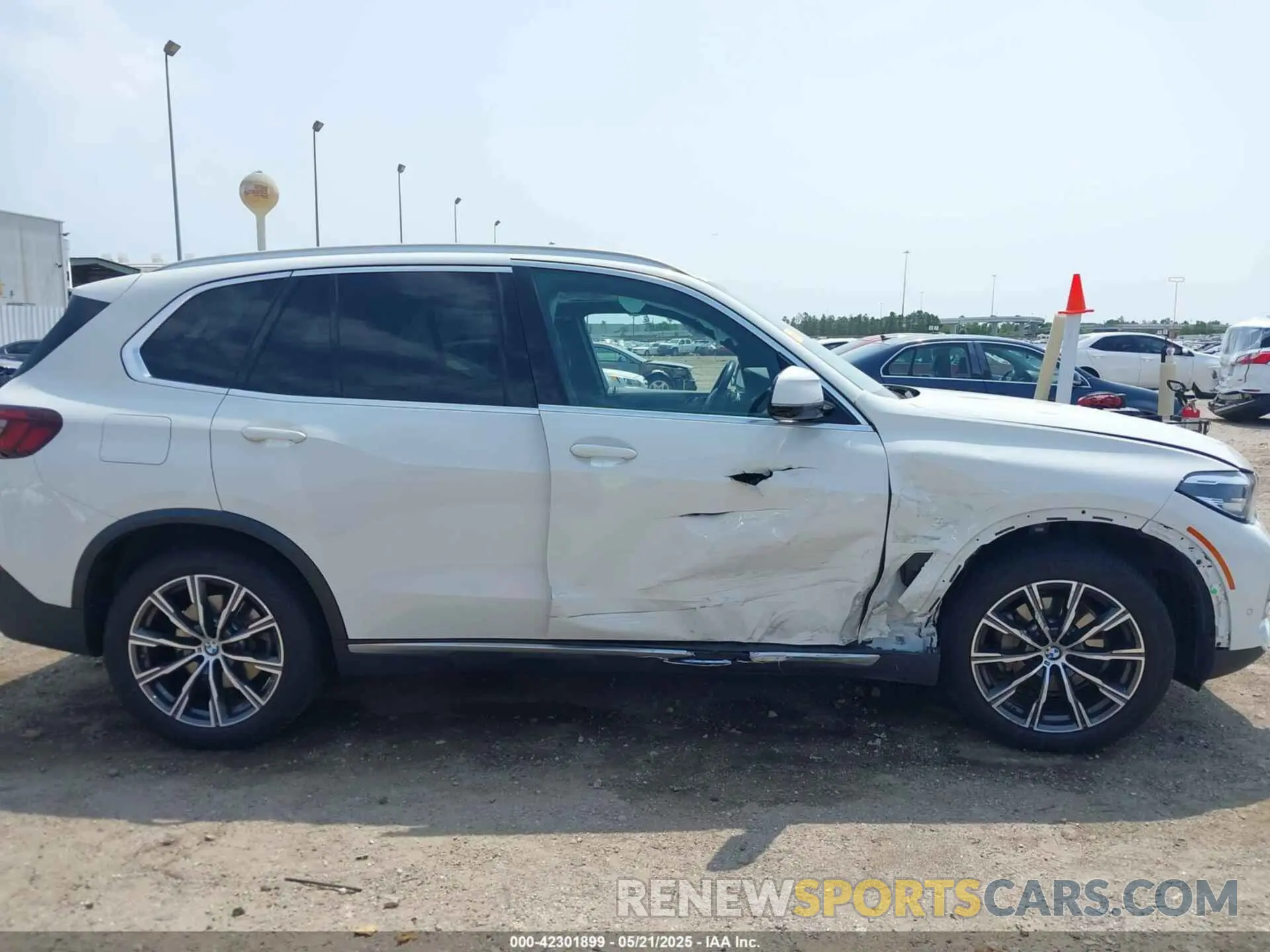 13 Photograph of a damaged car 5UXCR4C09N9N36386 BMW X5 2022