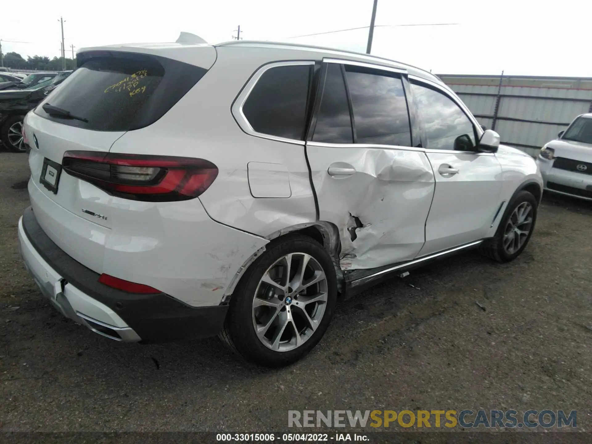 4 Photograph of a damaged car 5UXCR4C0XN9K71056 BMW X5 2022
