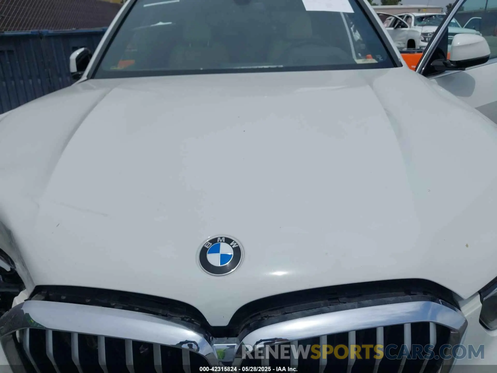 10 Photograph of a damaged car 5UXCR4C0XN9L67253 BMW X5 2022
