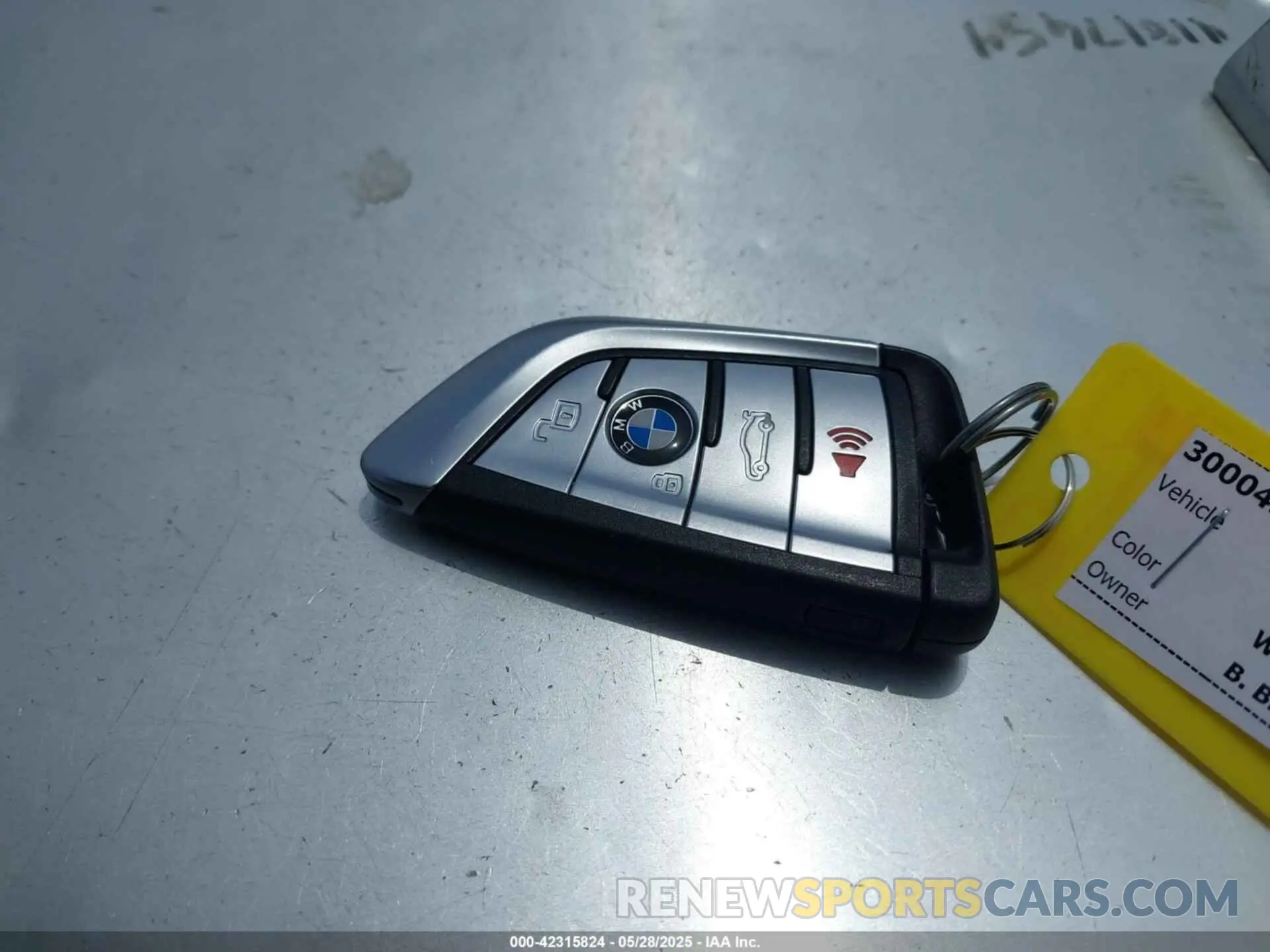 11 Photograph of a damaged car 5UXCR4C0XN9L67253 BMW X5 2022