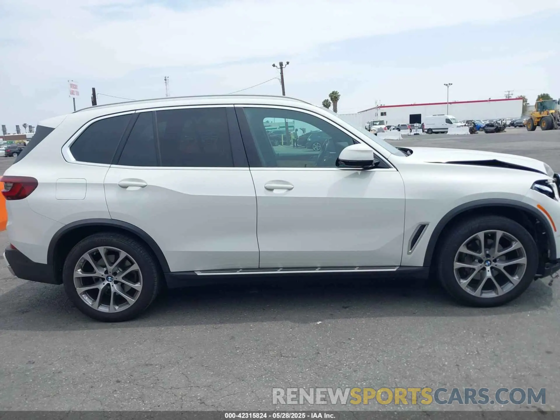 13 Photograph of a damaged car 5UXCR4C0XN9L67253 BMW X5 2022