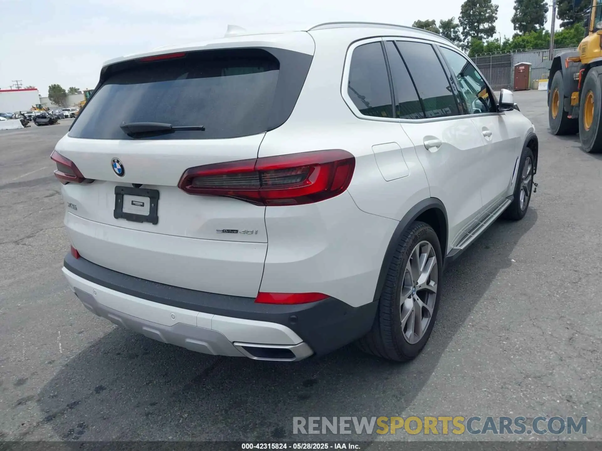 4 Photograph of a damaged car 5UXCR4C0XN9L67253 BMW X5 2022