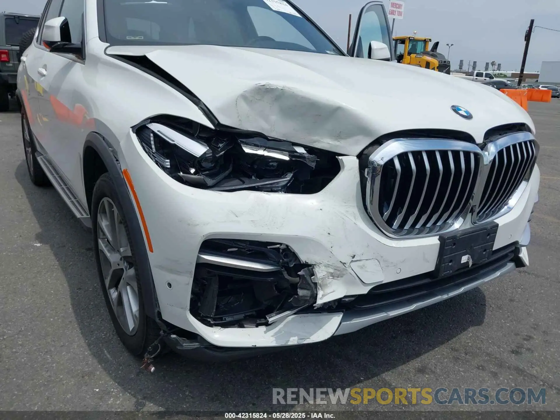 6 Photograph of a damaged car 5UXCR4C0XN9L67253 BMW X5 2022