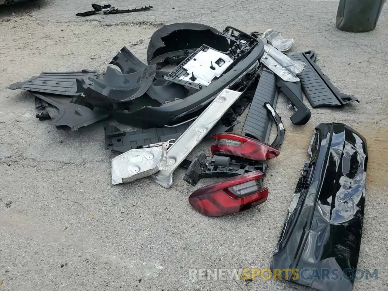 13 Photograph of a damaged car 5UXCR4C0XN9M77669 BMW X5 2022