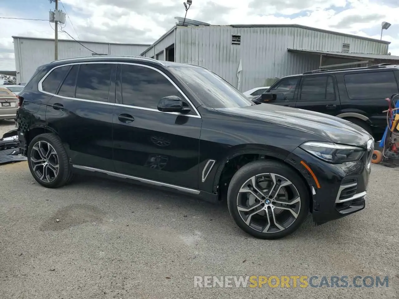 4 Photograph of a damaged car 5UXCR4C0XN9M77669 BMW X5 2022