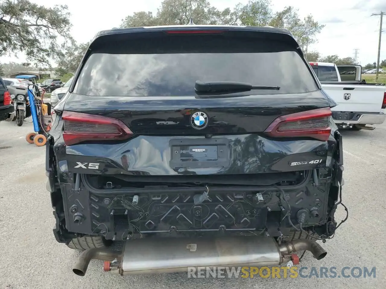 6 Photograph of a damaged car 5UXCR4C0XN9M77669 BMW X5 2022
