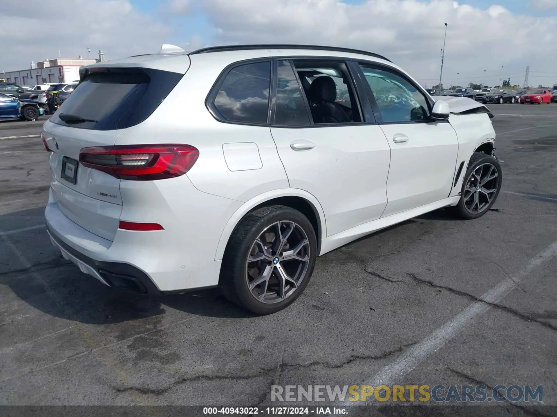 4 Photograph of a damaged car 5UXCR4C0XN9N25946 BMW X5 2022