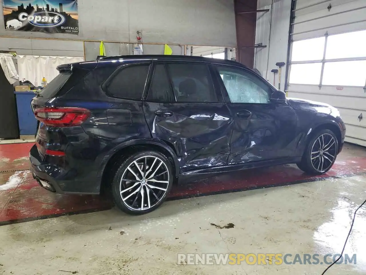 3 Photograph of a damaged car 5UXCR6C01N9K05085 BMW X5 2022