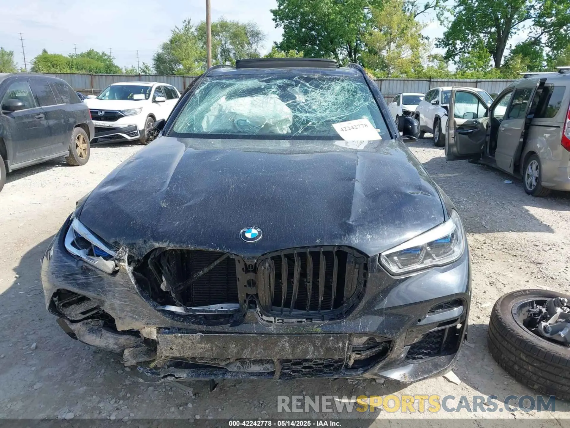 13 Photograph of a damaged car 5UXCR6C01N9K28396 BMW X5 2022