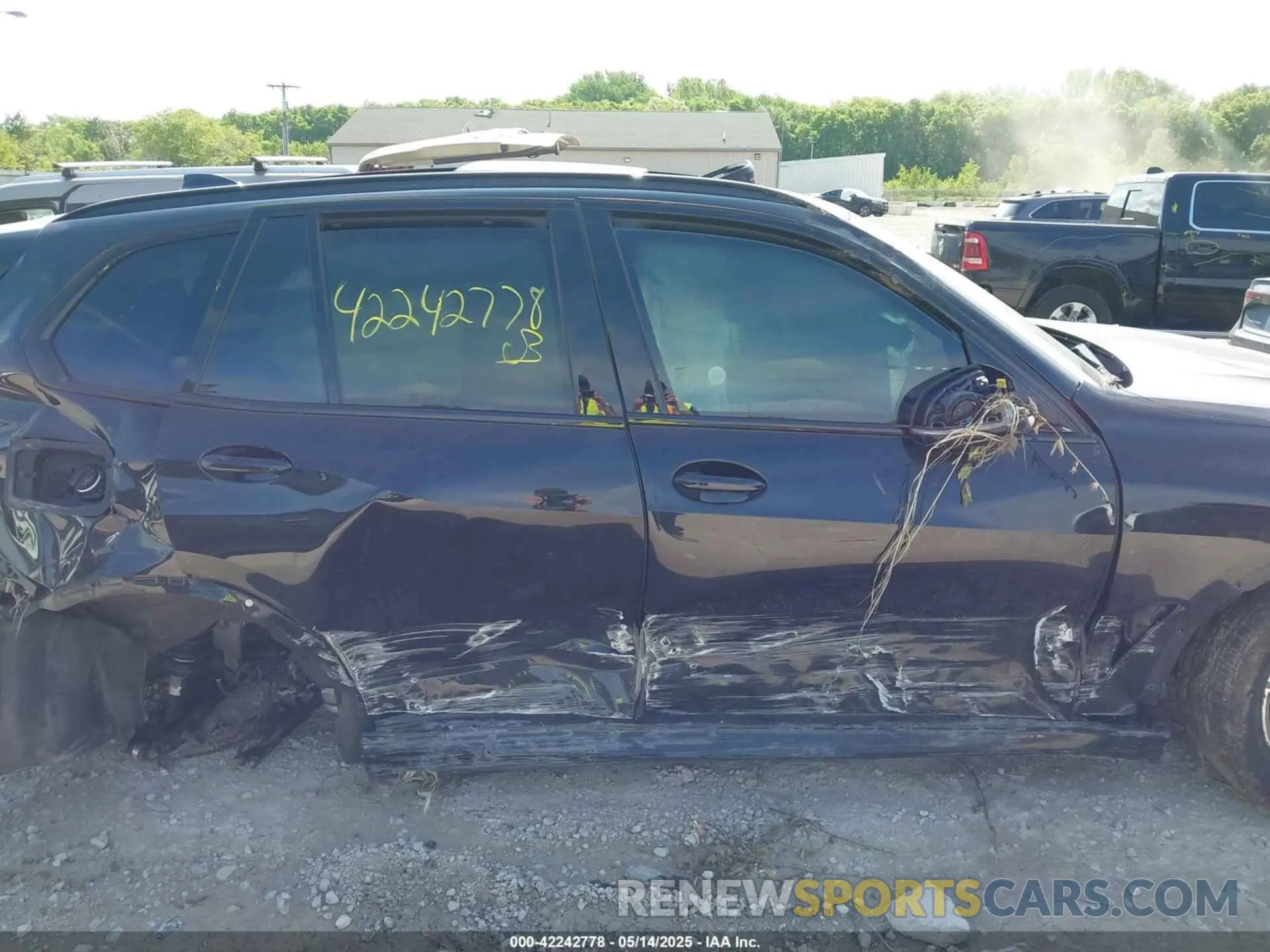 14 Photograph of a damaged car 5UXCR6C01N9K28396 BMW X5 2022