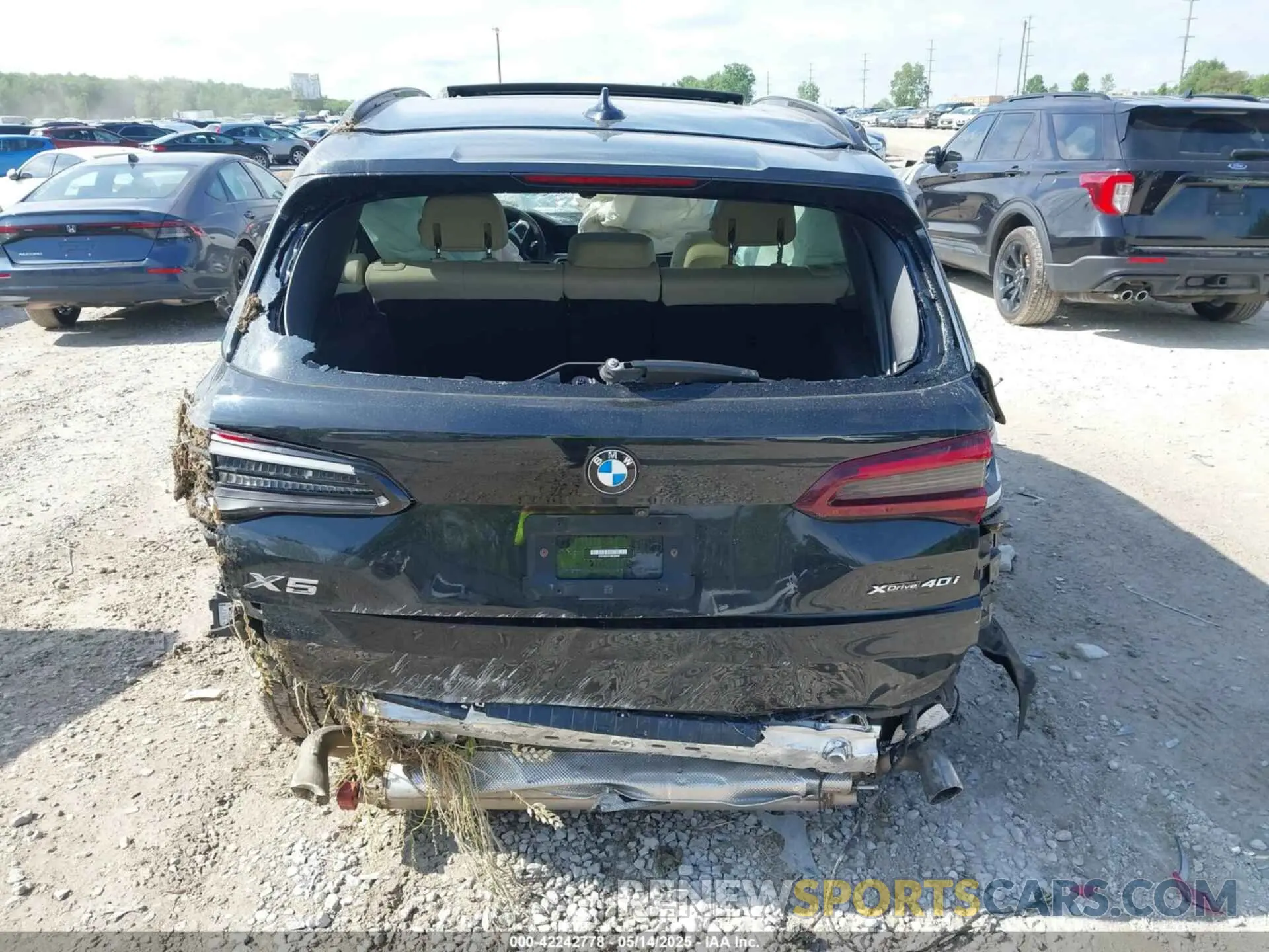 17 Photograph of a damaged car 5UXCR6C01N9K28396 BMW X5 2022