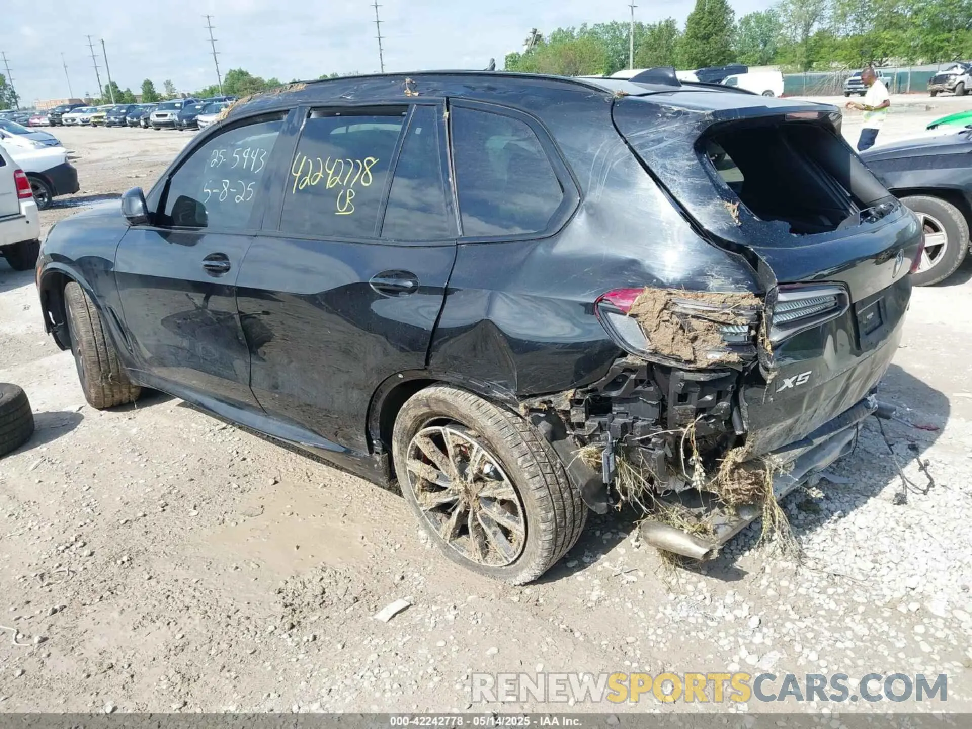 3 Photograph of a damaged car 5UXCR6C01N9K28396 BMW X5 2022