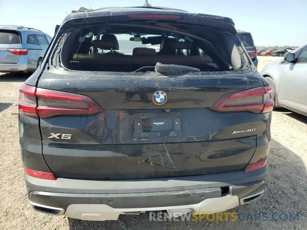 6 Photograph of a damaged car 5UXCR6C01N9K79249 BMW X5 2022