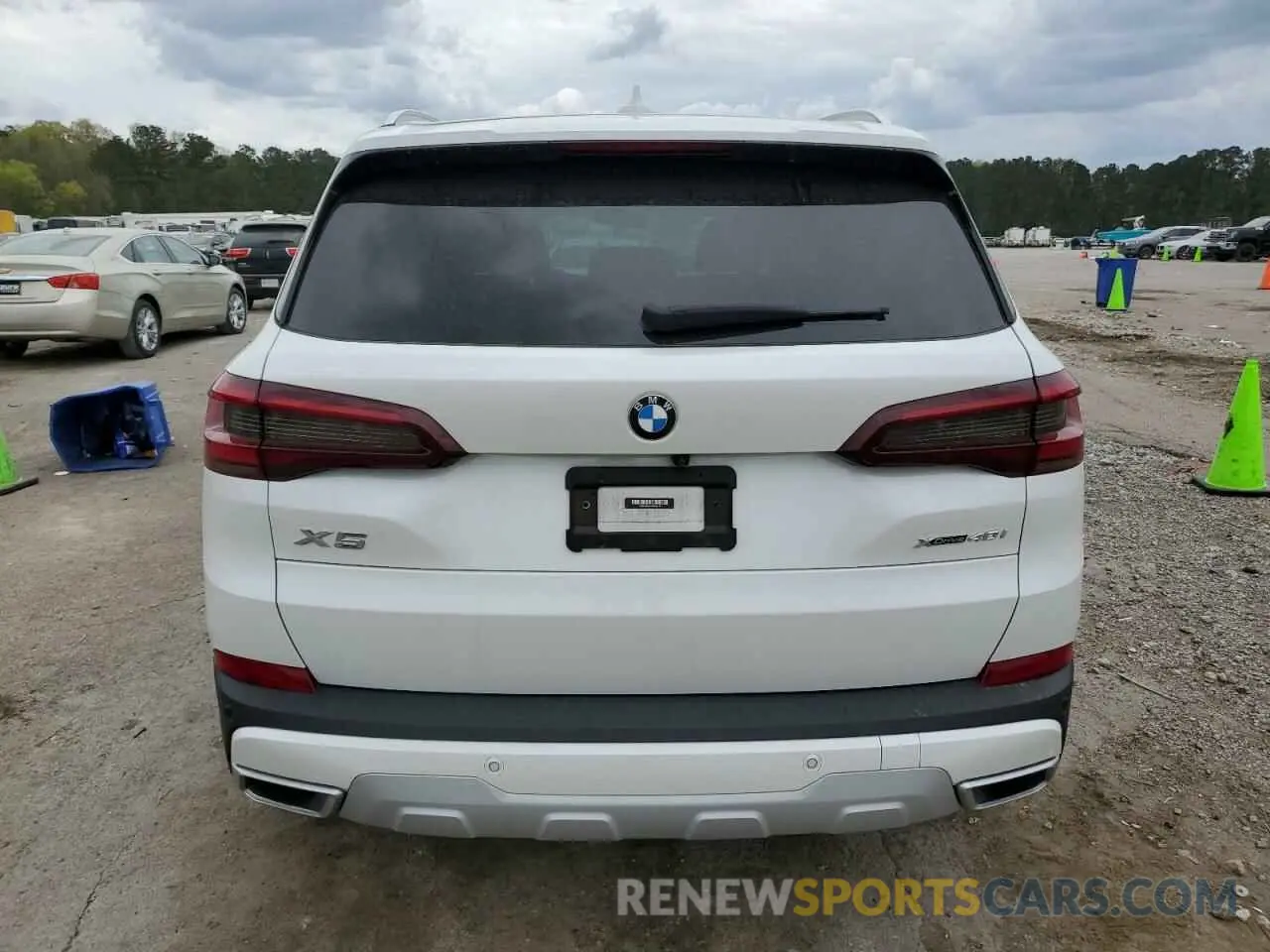 6 Photograph of a damaged car 5UXCR6C01N9M26766 BMW X5 2022