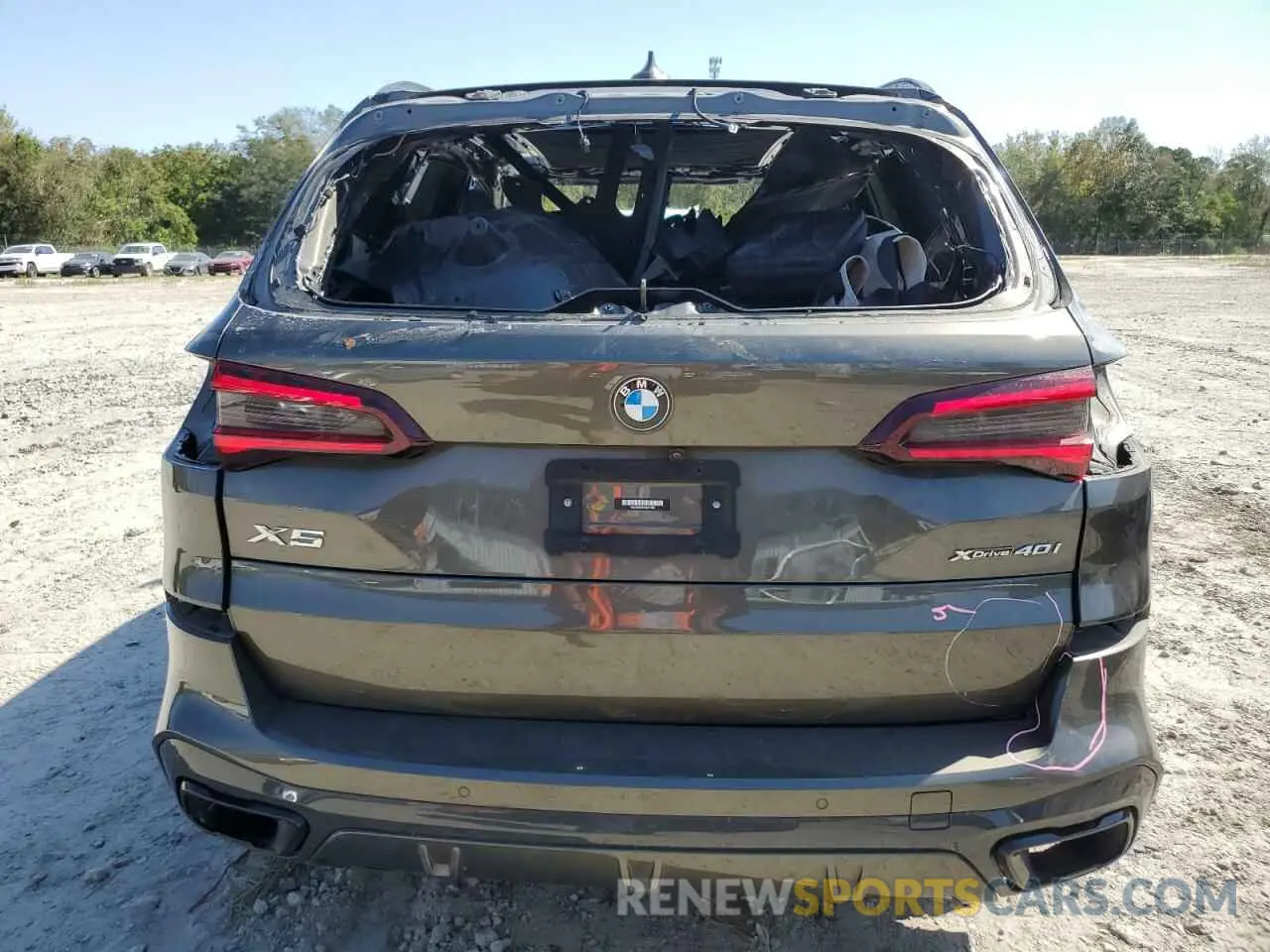 6 Photograph of a damaged car 5UXCR6C01N9M37380 BMW X5 2022