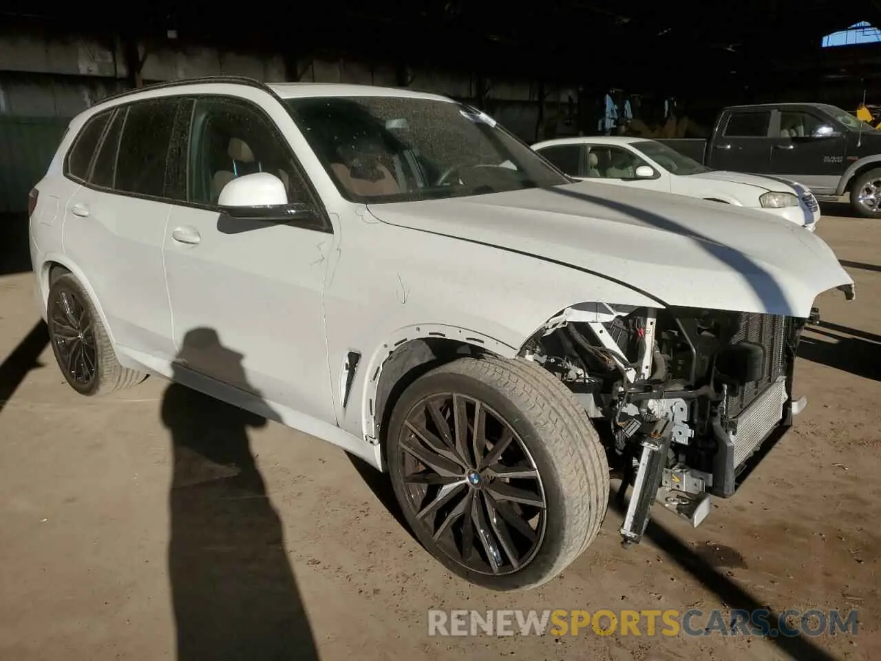 4 Photograph of a damaged car 5UXCR6C01N9M90807 BMW X5 2022