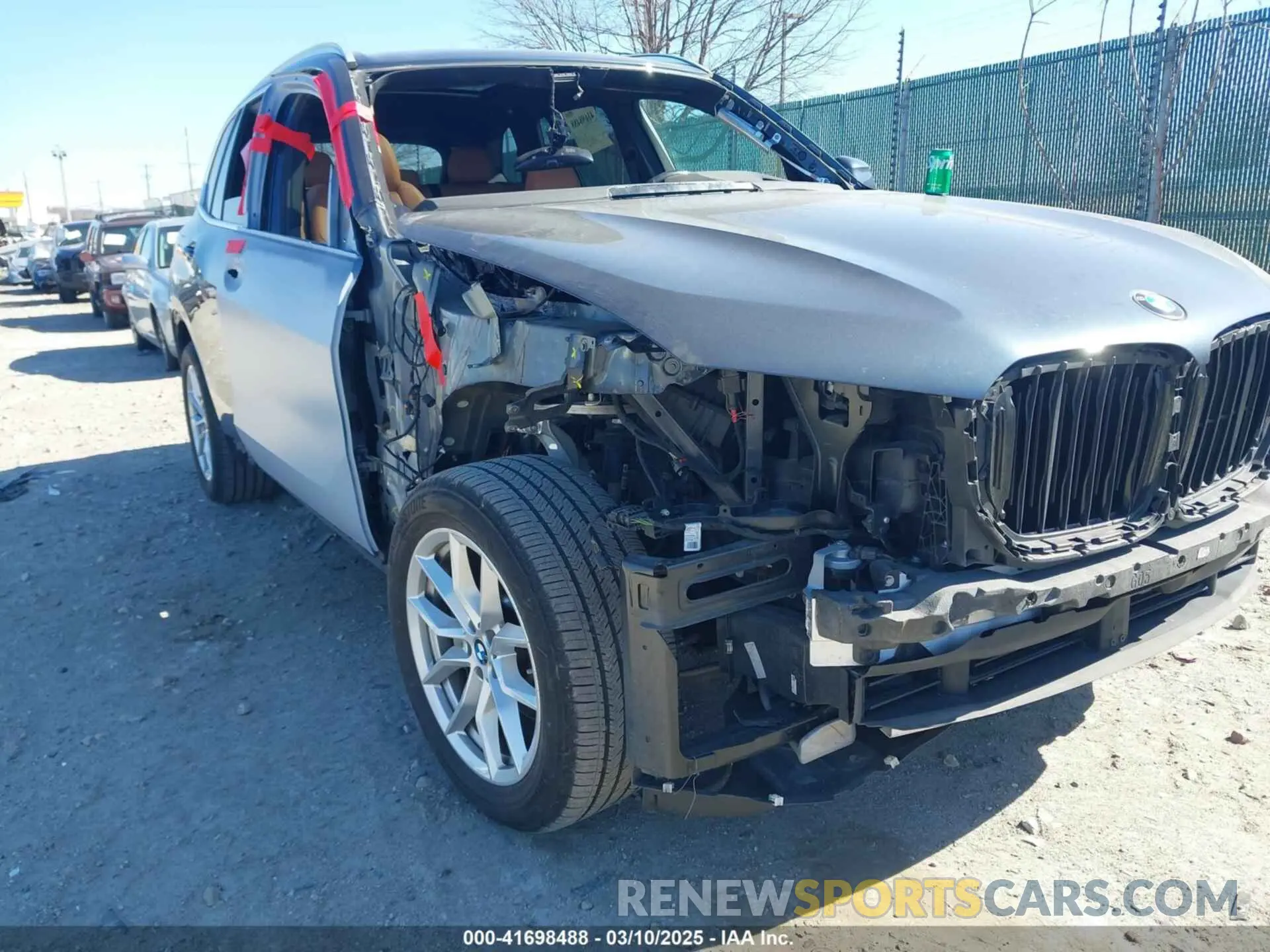 6 Photograph of a damaged car 5UXCR6C02N9J99474 BMW X5 2022