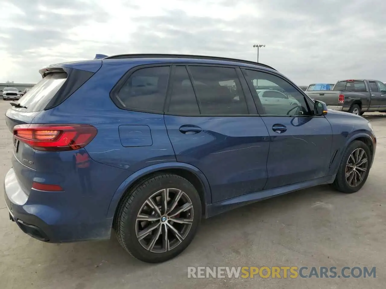3 Photograph of a damaged car 5UXCR6C02N9K18315 BMW X5 2022