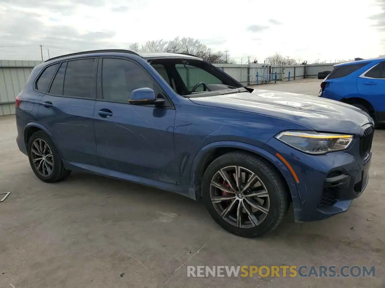 4 Photograph of a damaged car 5UXCR6C02N9K18315 BMW X5 2022