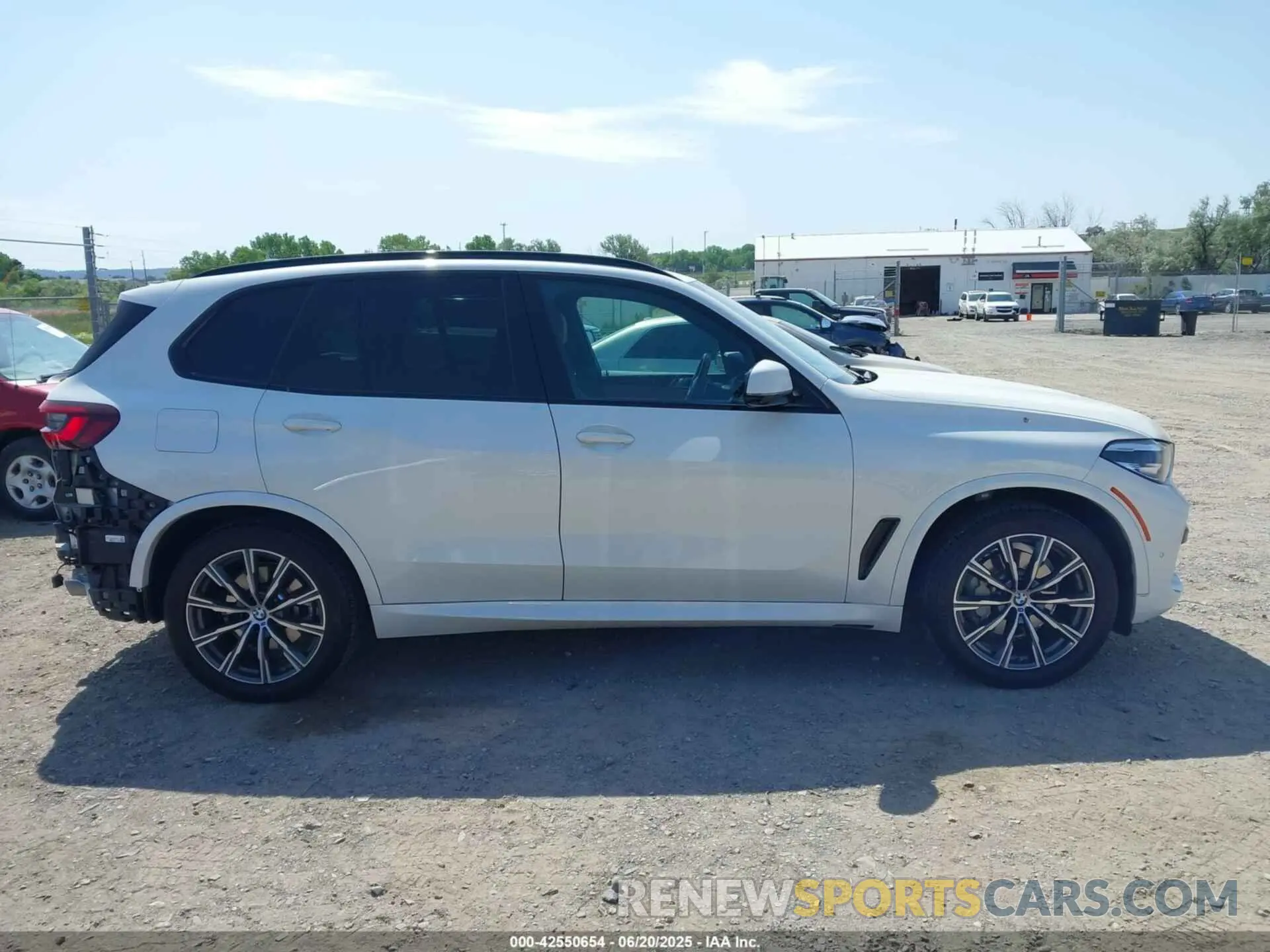 14 Photograph of a damaged car 5UXCR6C02N9M75152 BMW X5 2022