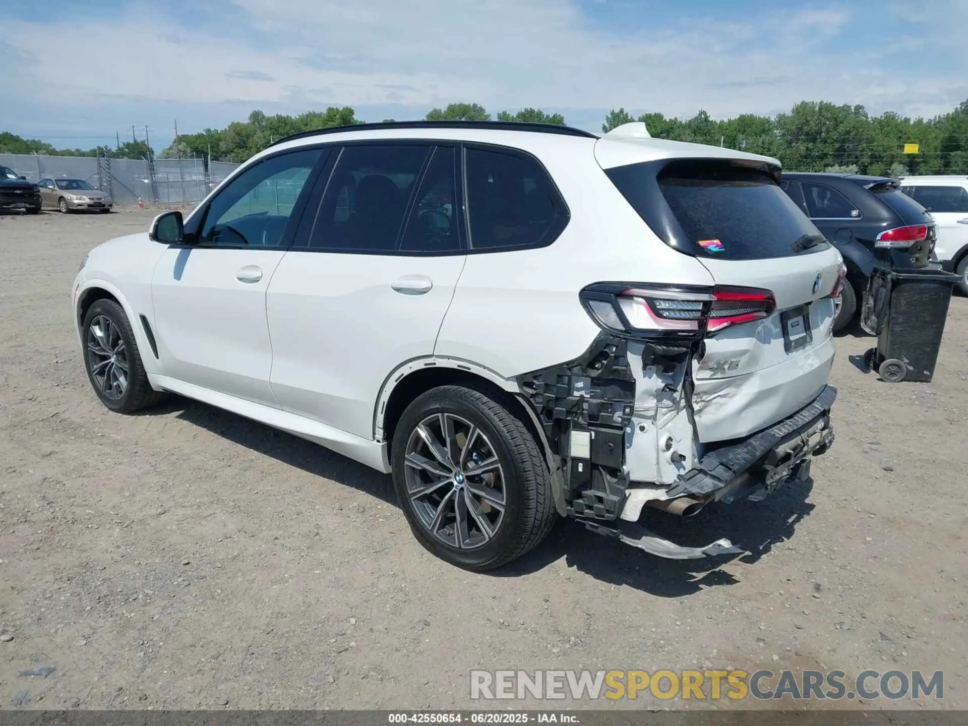 3 Photograph of a damaged car 5UXCR6C02N9M75152 BMW X5 2022