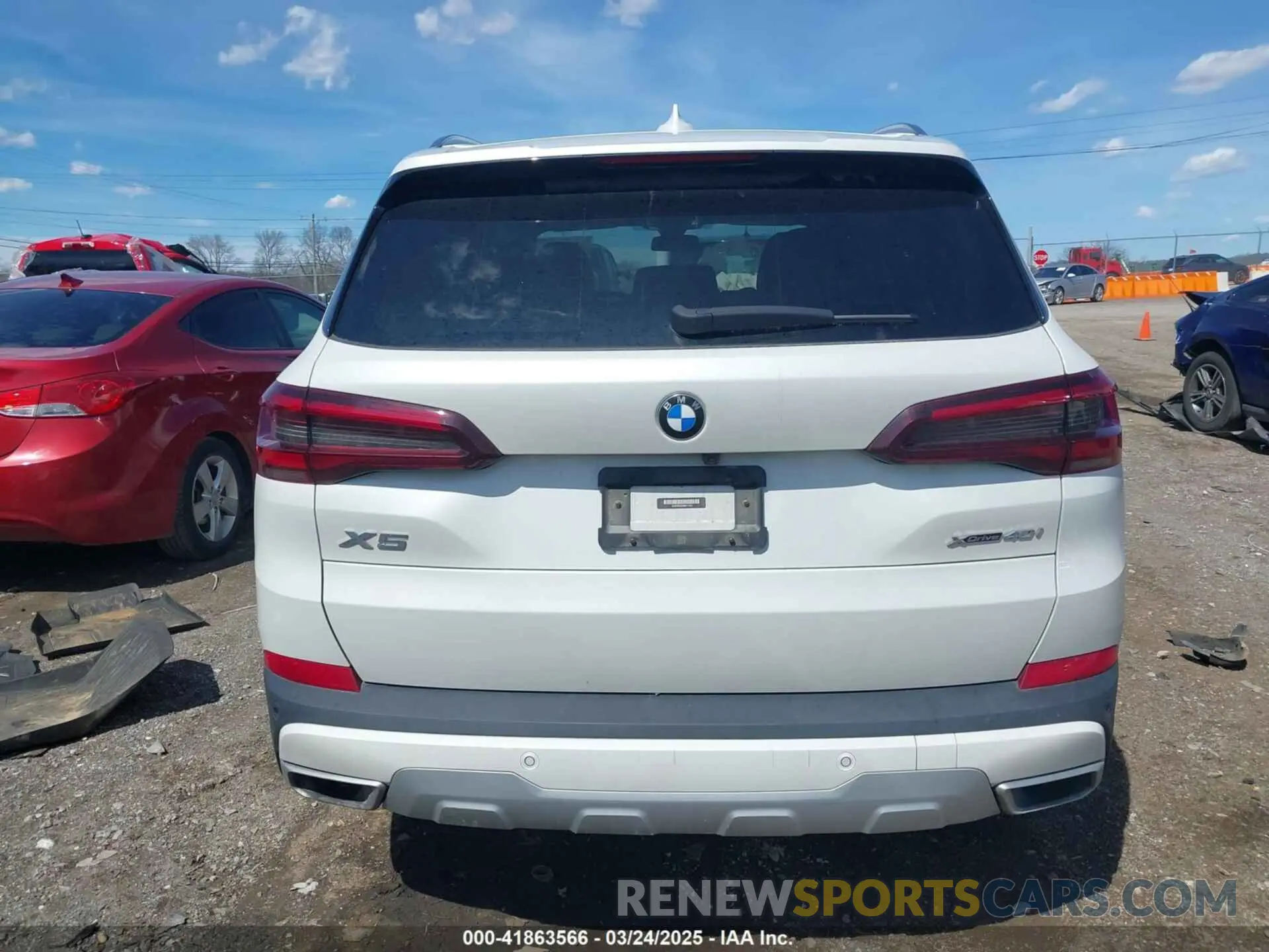 15 Photograph of a damaged car 5UXCR6C02N9N11423 BMW X5 2022
