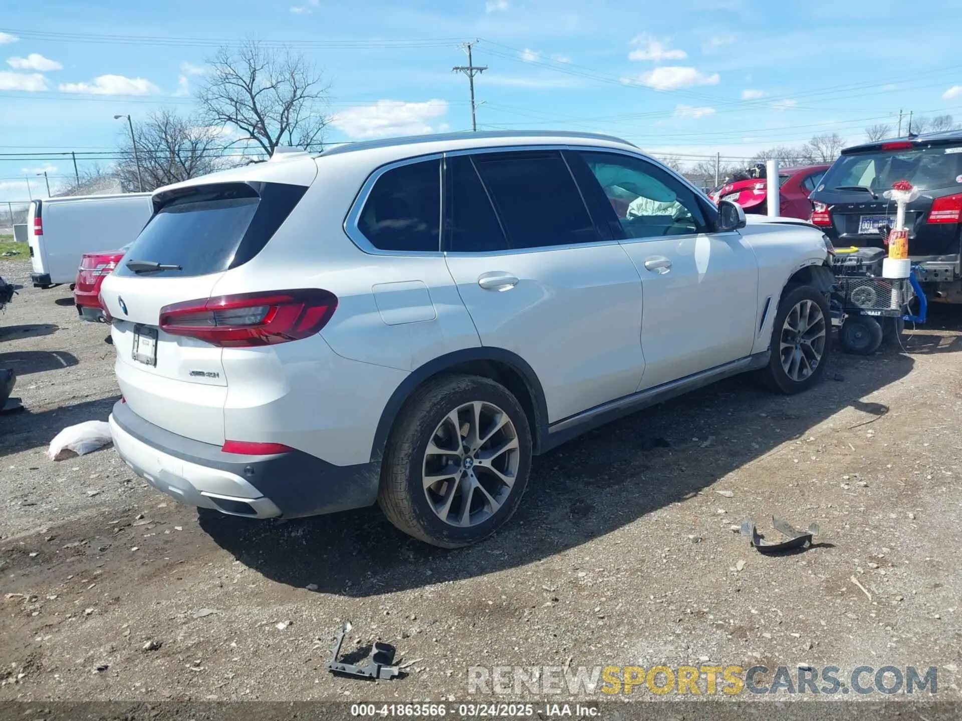 4 Photograph of a damaged car 5UXCR6C02N9N11423 BMW X5 2022