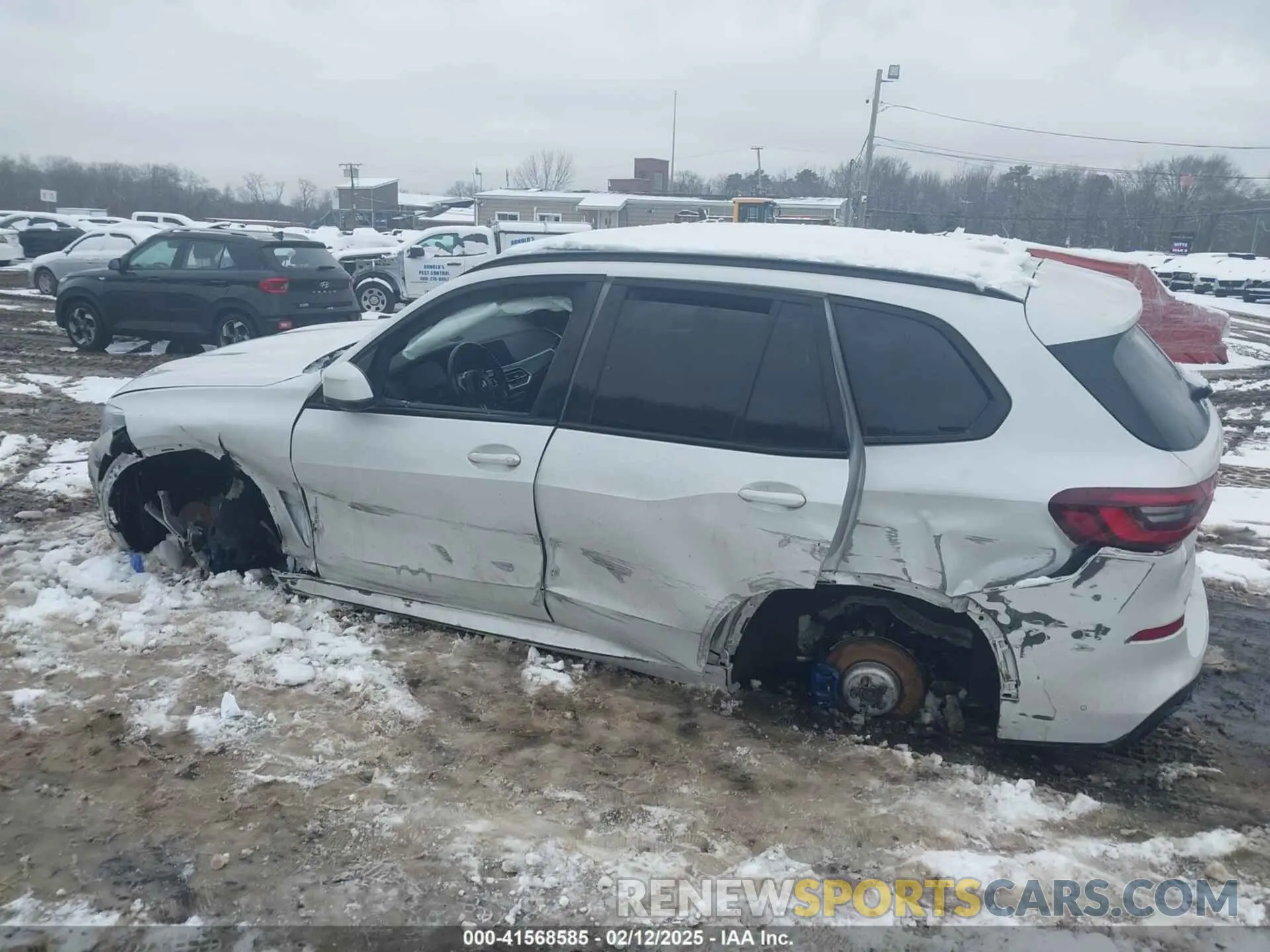 19 Photograph of a damaged car 5UXCR6C02N9N26231 BMW X5 2022