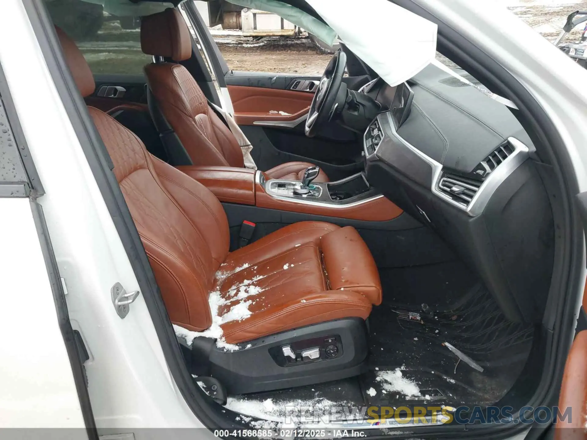 5 Photograph of a damaged car 5UXCR6C02N9N26231 BMW X5 2022