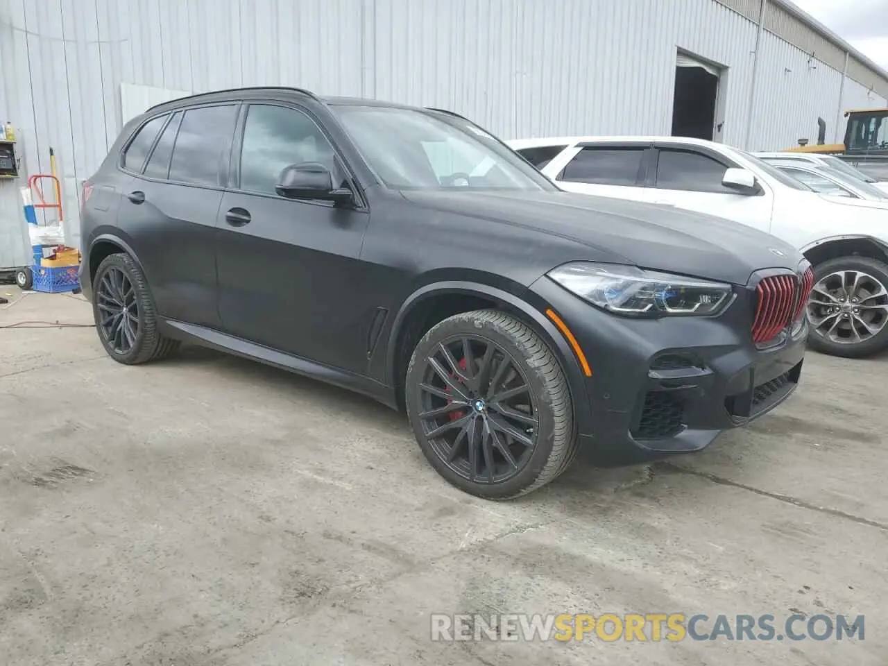 4 Photograph of a damaged car 5UXCR6C03N9L09870 BMW X5 2022