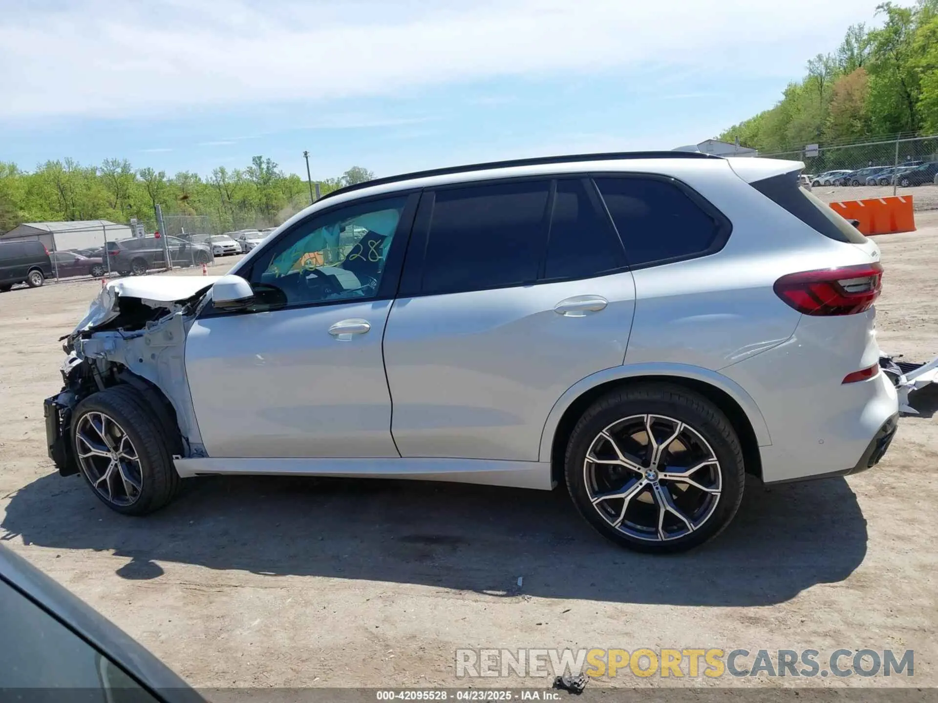 15 Photograph of a damaged car 5UXCR6C03N9L60222 BMW X5 2022