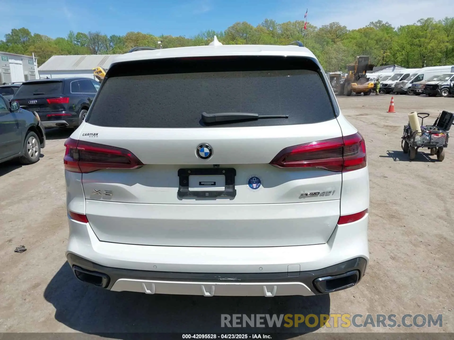 17 Photograph of a damaged car 5UXCR6C03N9L60222 BMW X5 2022