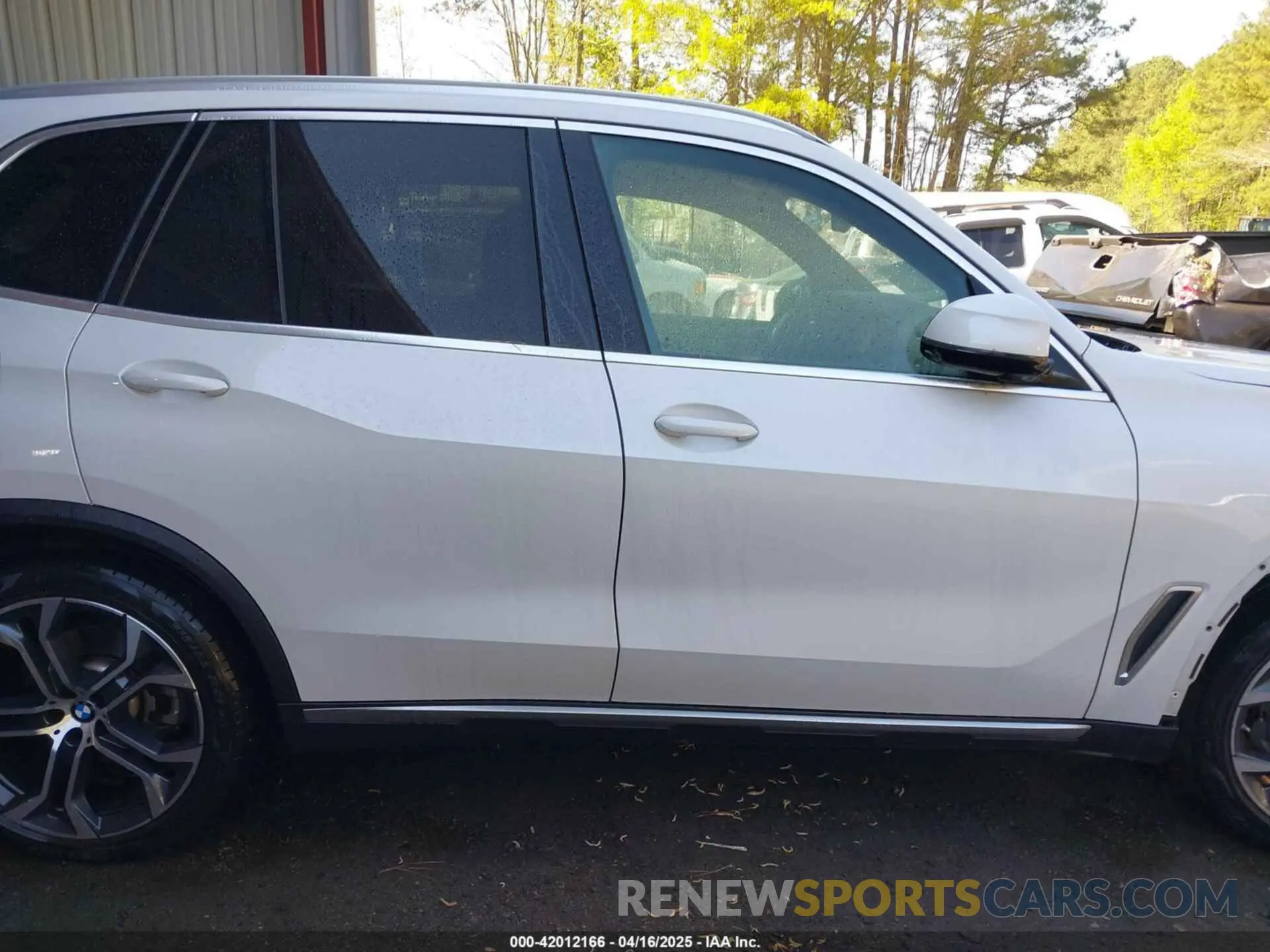 13 Photograph of a damaged car 5UXCR6C03N9L92409 BMW X5 2022