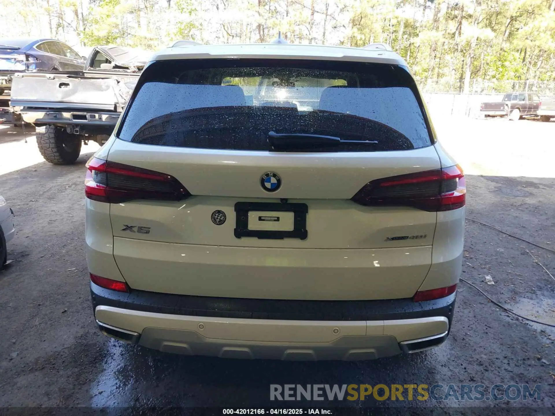 16 Photograph of a damaged car 5UXCR6C03N9L92409 BMW X5 2022