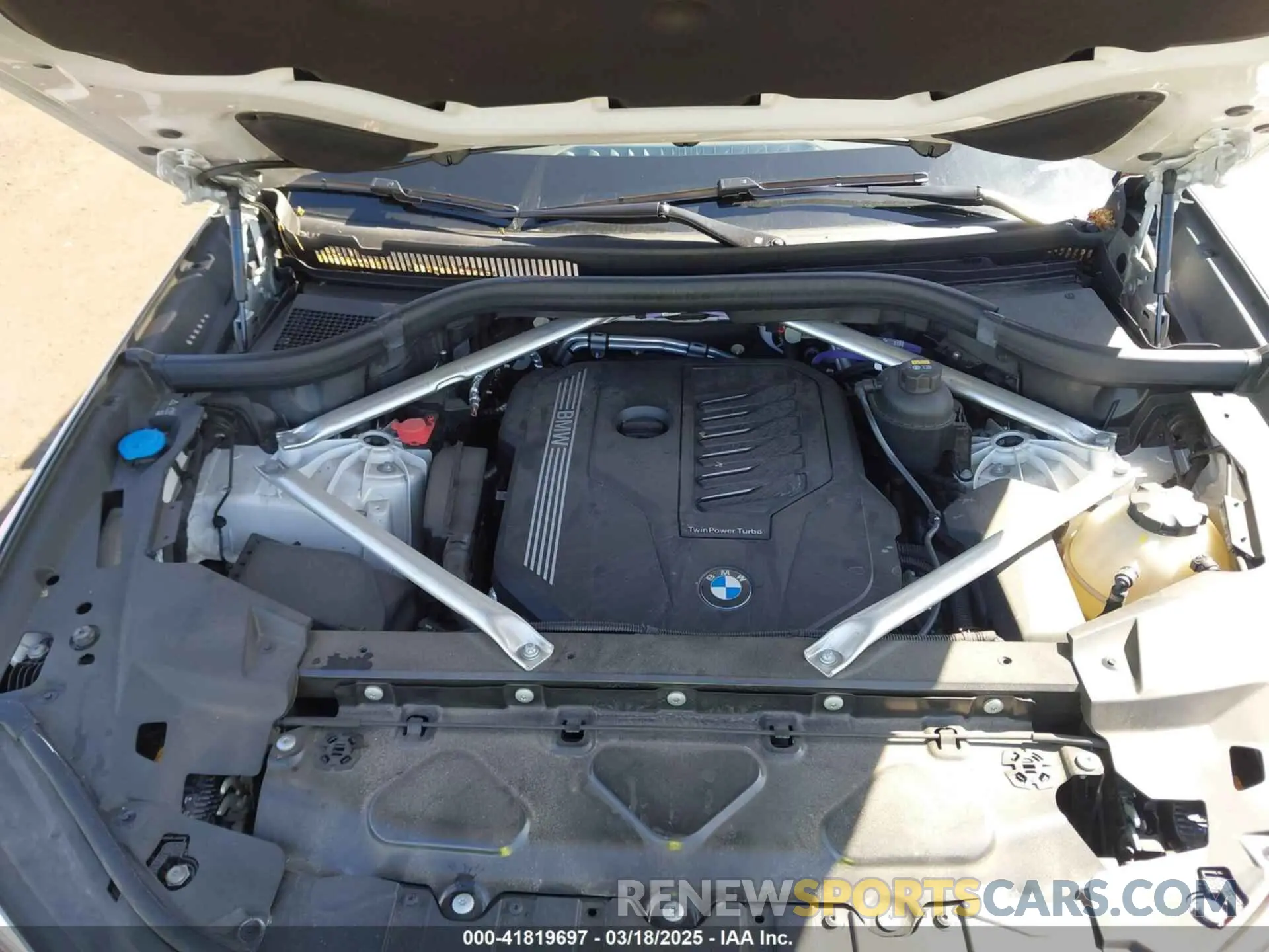 10 Photograph of a damaged car 5UXCR6C03N9M64919 BMW X5 2022