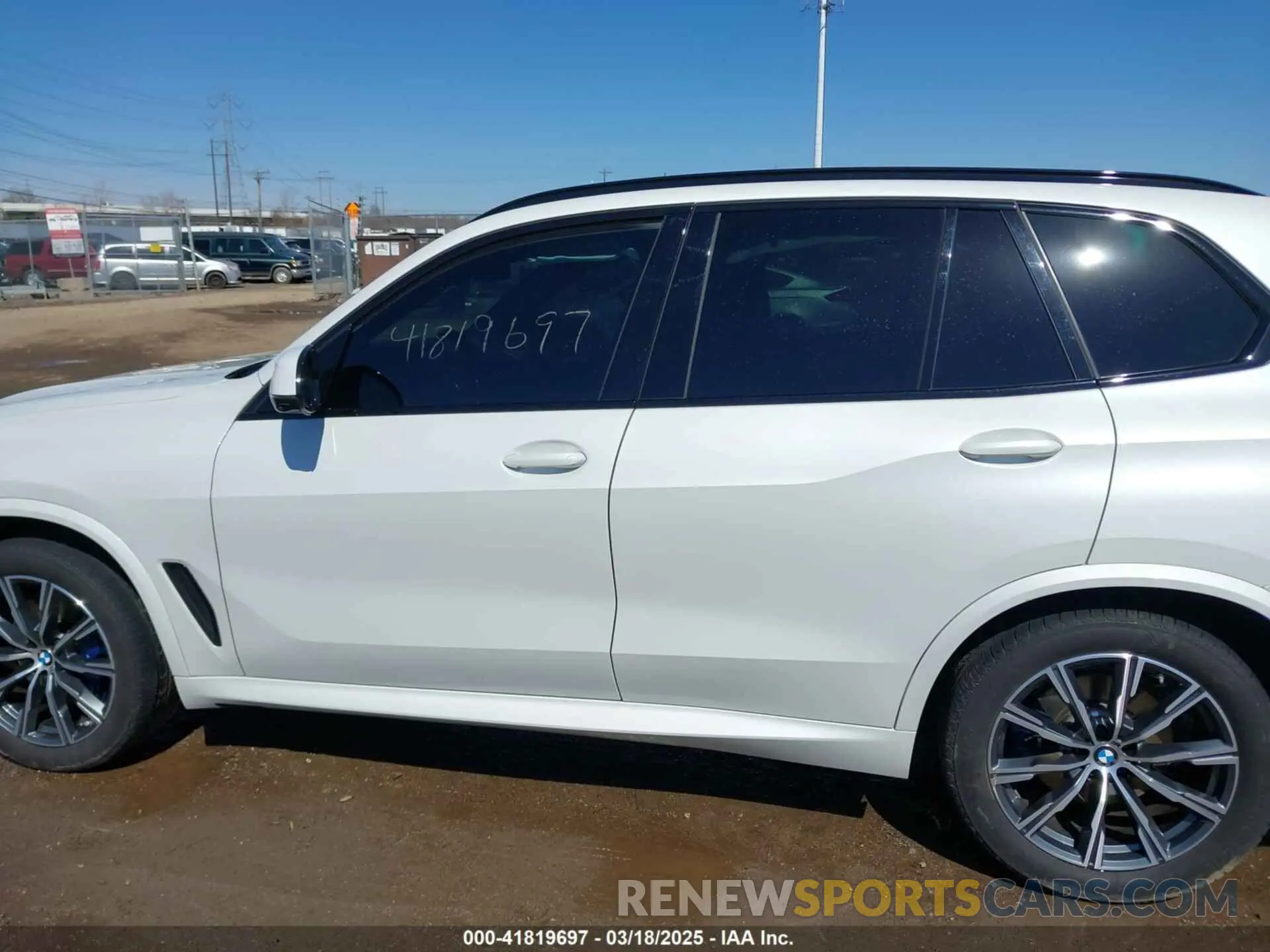 14 Photograph of a damaged car 5UXCR6C03N9M64919 BMW X5 2022