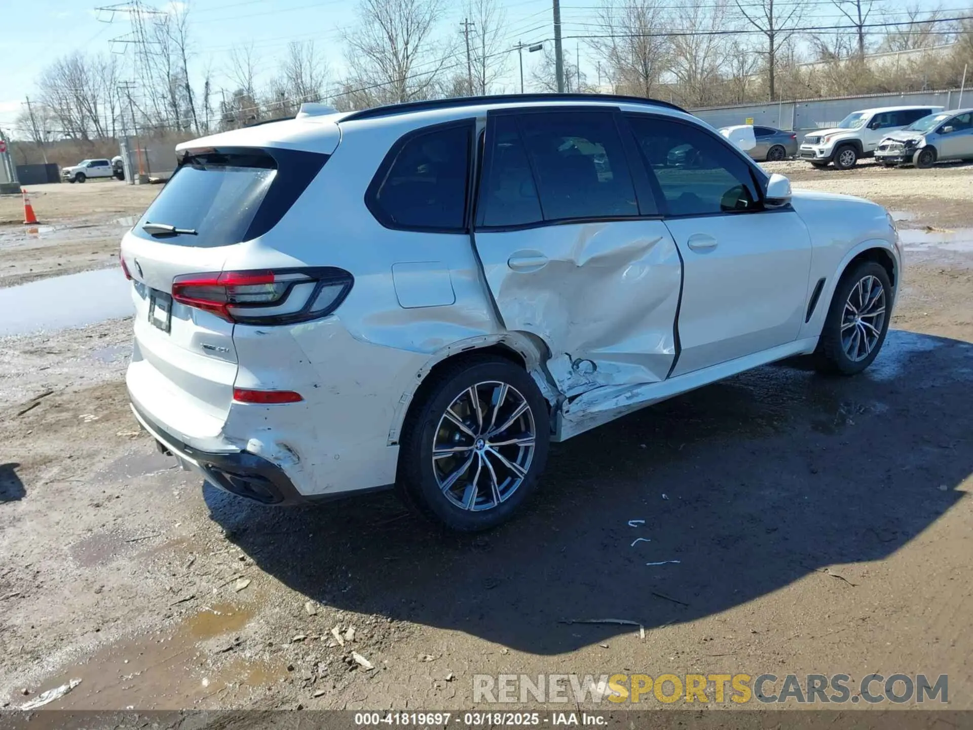 4 Photograph of a damaged car 5UXCR6C03N9M64919 BMW X5 2022