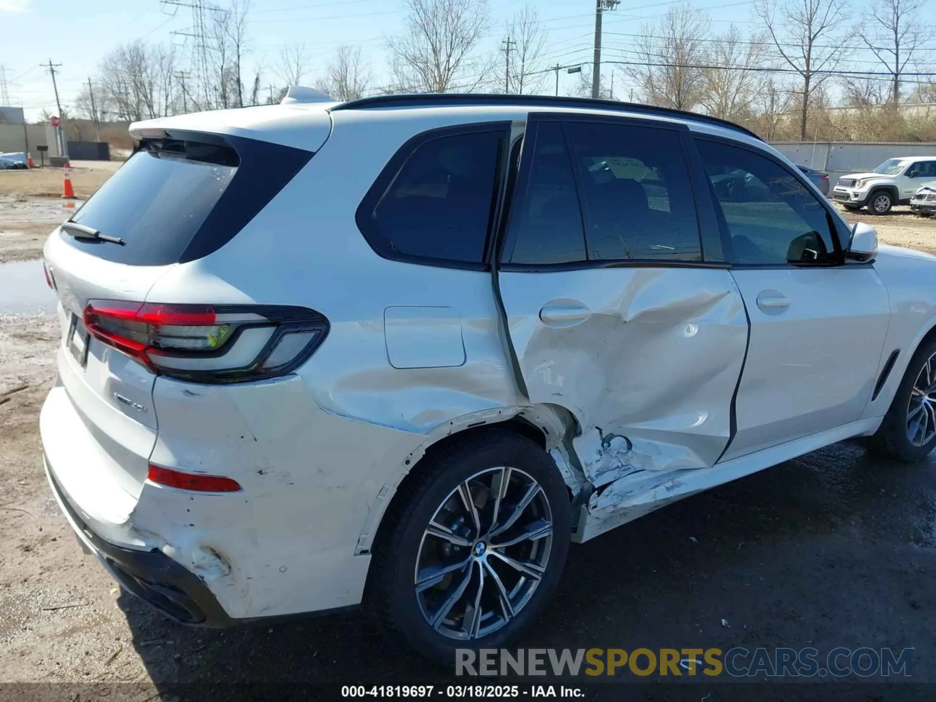 6 Photograph of a damaged car 5UXCR6C03N9M64919 BMW X5 2022