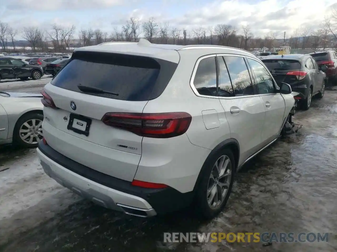 4 Photograph of a damaged car 5UXCR6C04N9J71353 BMW X5 2022