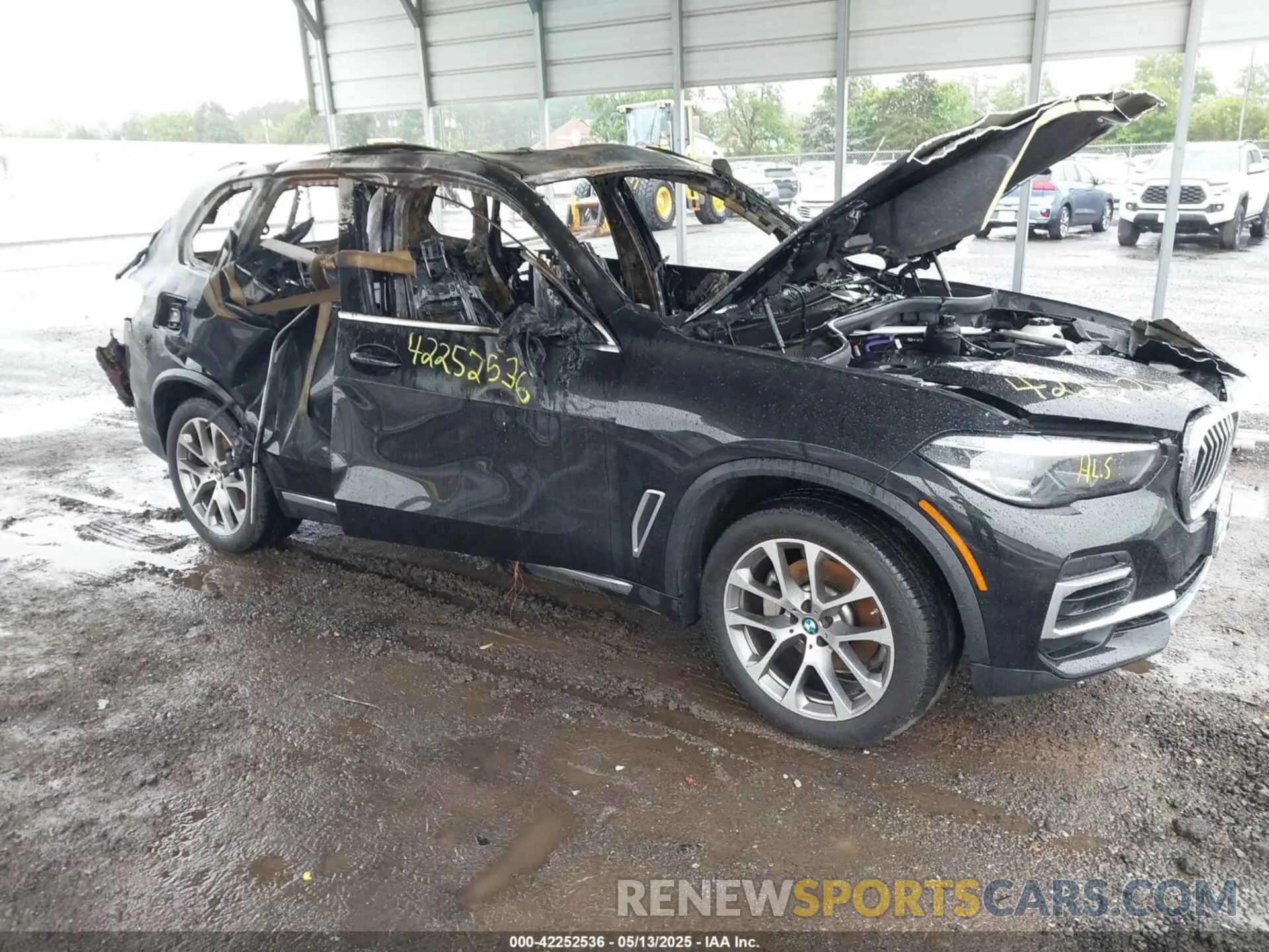 1 Photograph of a damaged car 5UXCR6C04N9K85076 BMW X5 2022