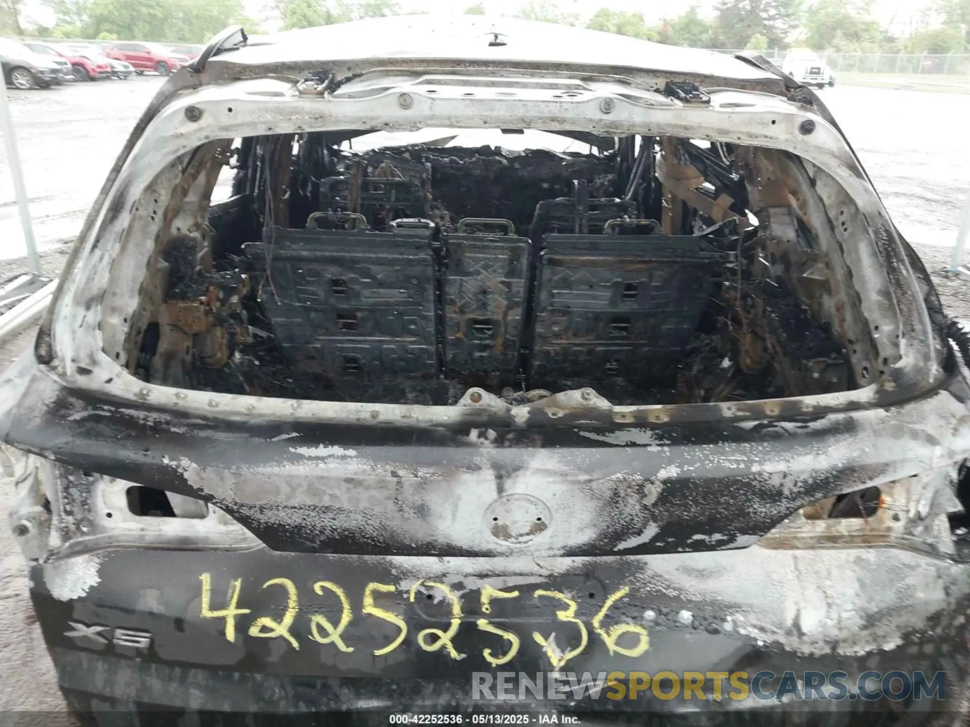 11 Photograph of a damaged car 5UXCR6C04N9K85076 BMW X5 2022