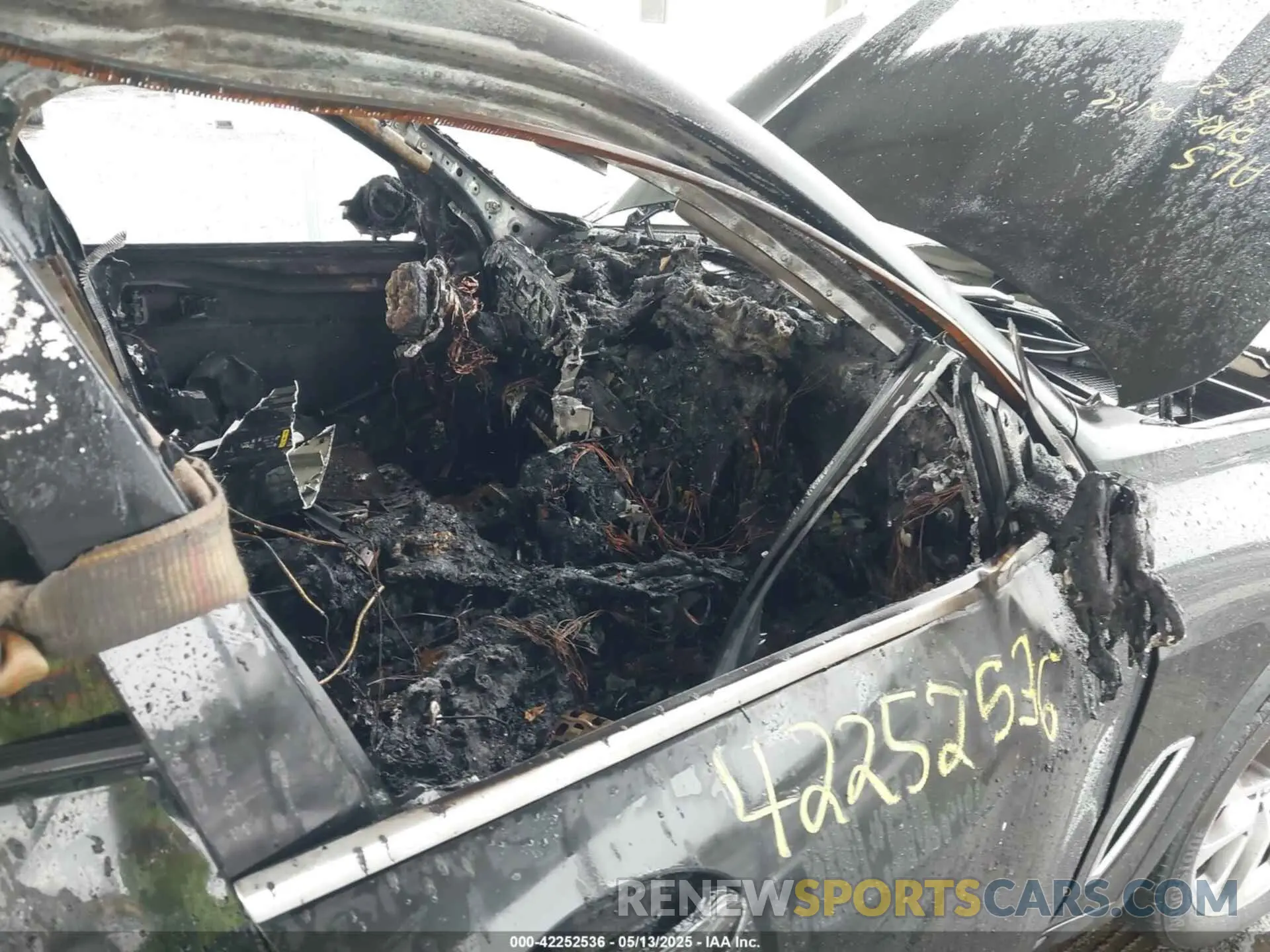 13 Photograph of a damaged car 5UXCR6C04N9K85076 BMW X5 2022