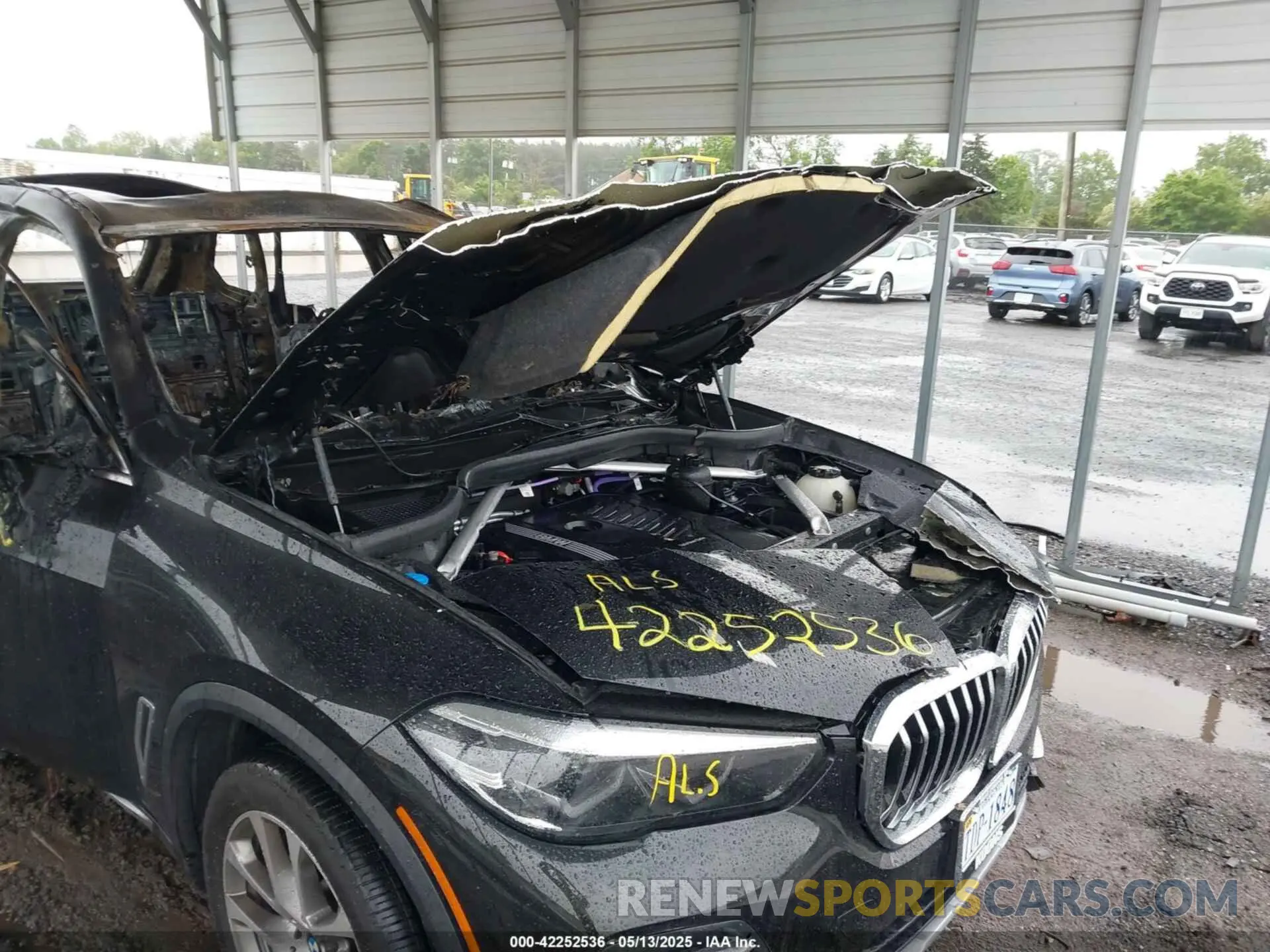 14 Photograph of a damaged car 5UXCR6C04N9K85076 BMW X5 2022