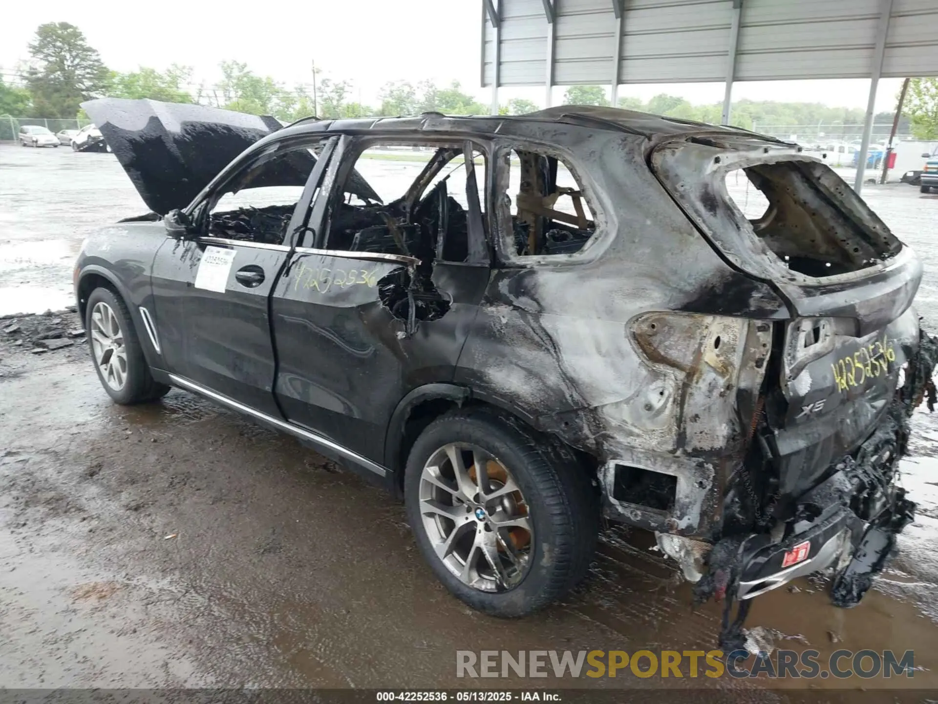 3 Photograph of a damaged car 5UXCR6C04N9K85076 BMW X5 2022